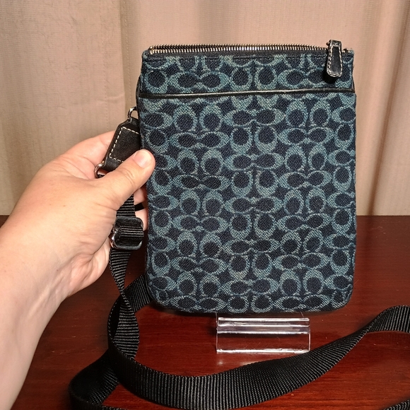 Coach - Signature Logo Crossbody - Picture 3 of 4
